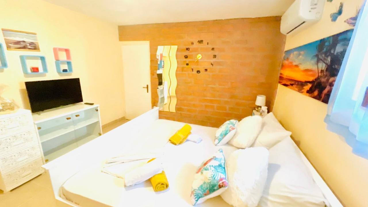 Colorful And Happy Apartment Sukosan - With Parking Exterior foto